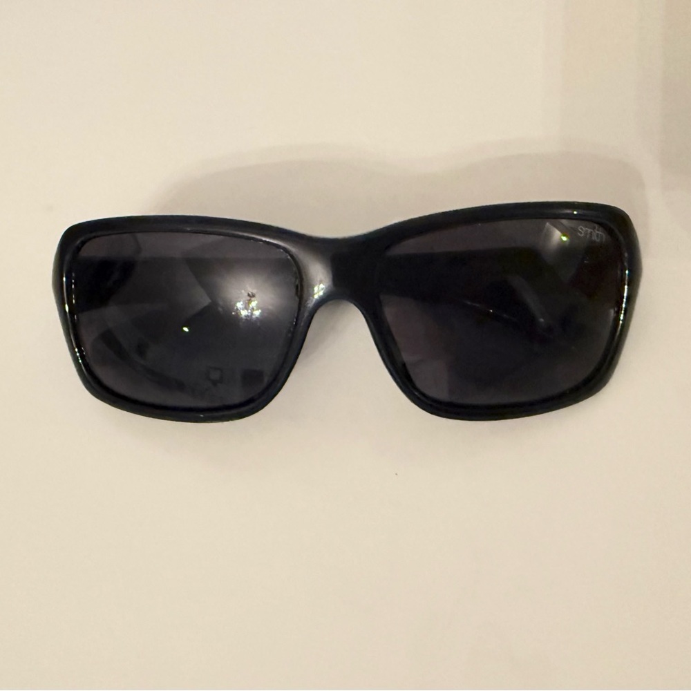 !! DO NOT BUY !! 
 
Smith evolve sunglasses - black
